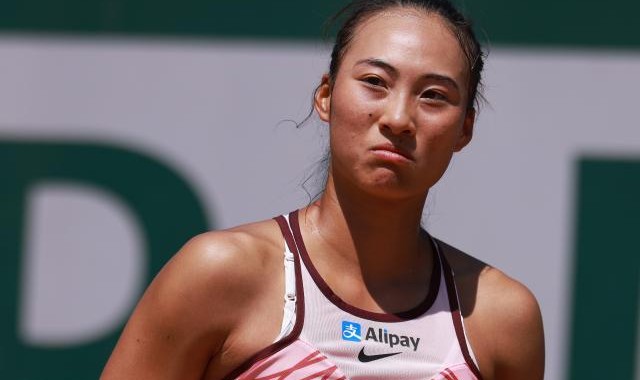 开云体育-郑钦文状态全无止步次轮 法网后将掉出前二十