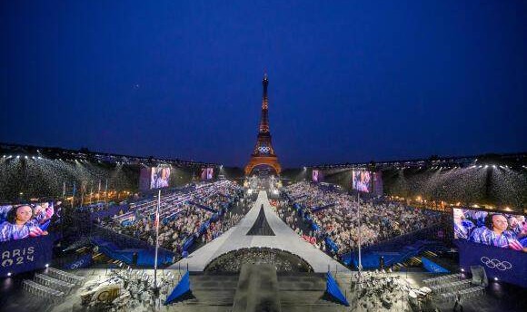 巴黎奥运开幕式水平如何？看看国外记者们怎么打分