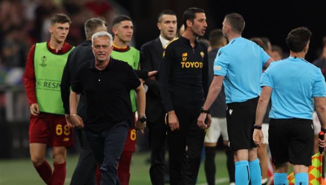 1685574595121023750.jpg Jose-Mourinho-Anthony-Taylor-Roma-Sevilla-Europa-League.jpg